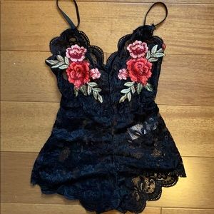 Flowered Lace Cross-back Black Body Suit